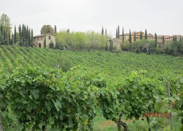 アパート Iris ポッジボンシ